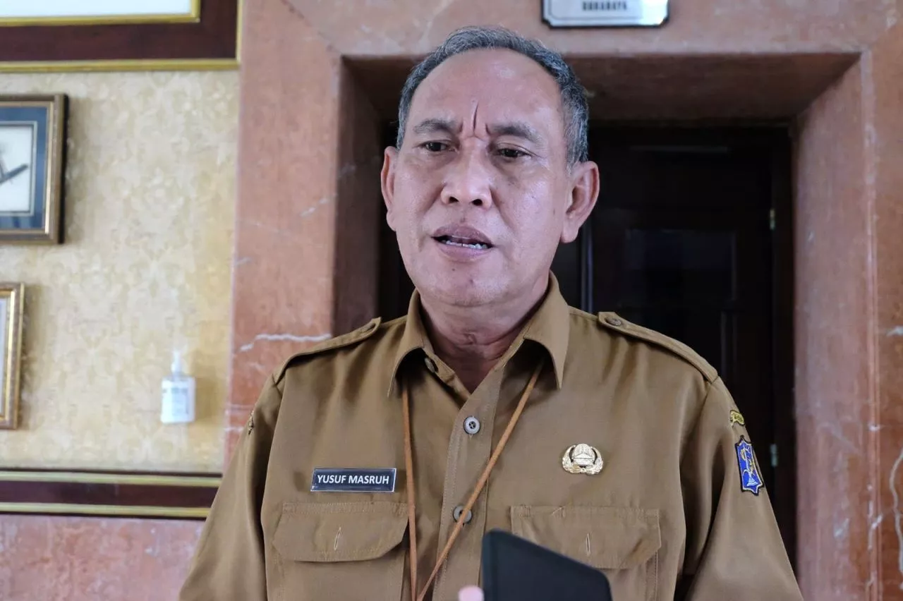 Pemkot Surabaya Sediakan Ribuan Seragam Gratis untuk Warga Miskin, Dispendik: Jangan Tarik Biaya!