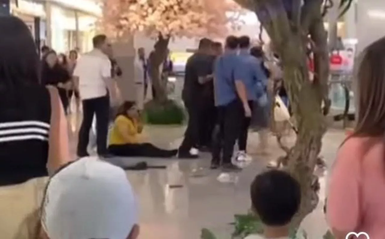 Gara-gara Eskalator Pengunjung Pakuwon Mall Ribut hingga Baku Hantam, Begini Ceritanya
