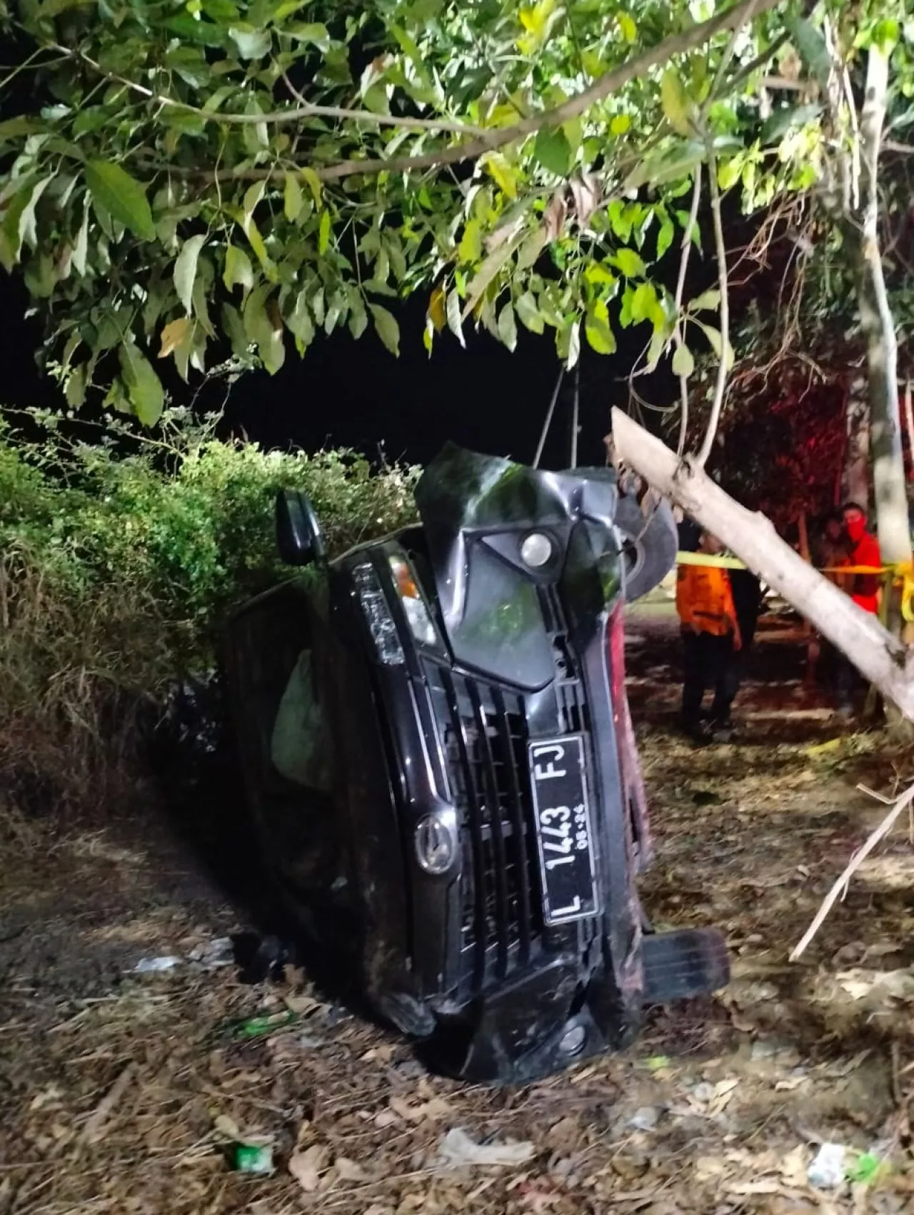 Latihan Mengemudi, Daihatsu Xenia Nyemplung Selokan di Kedung Cowek Surabaya