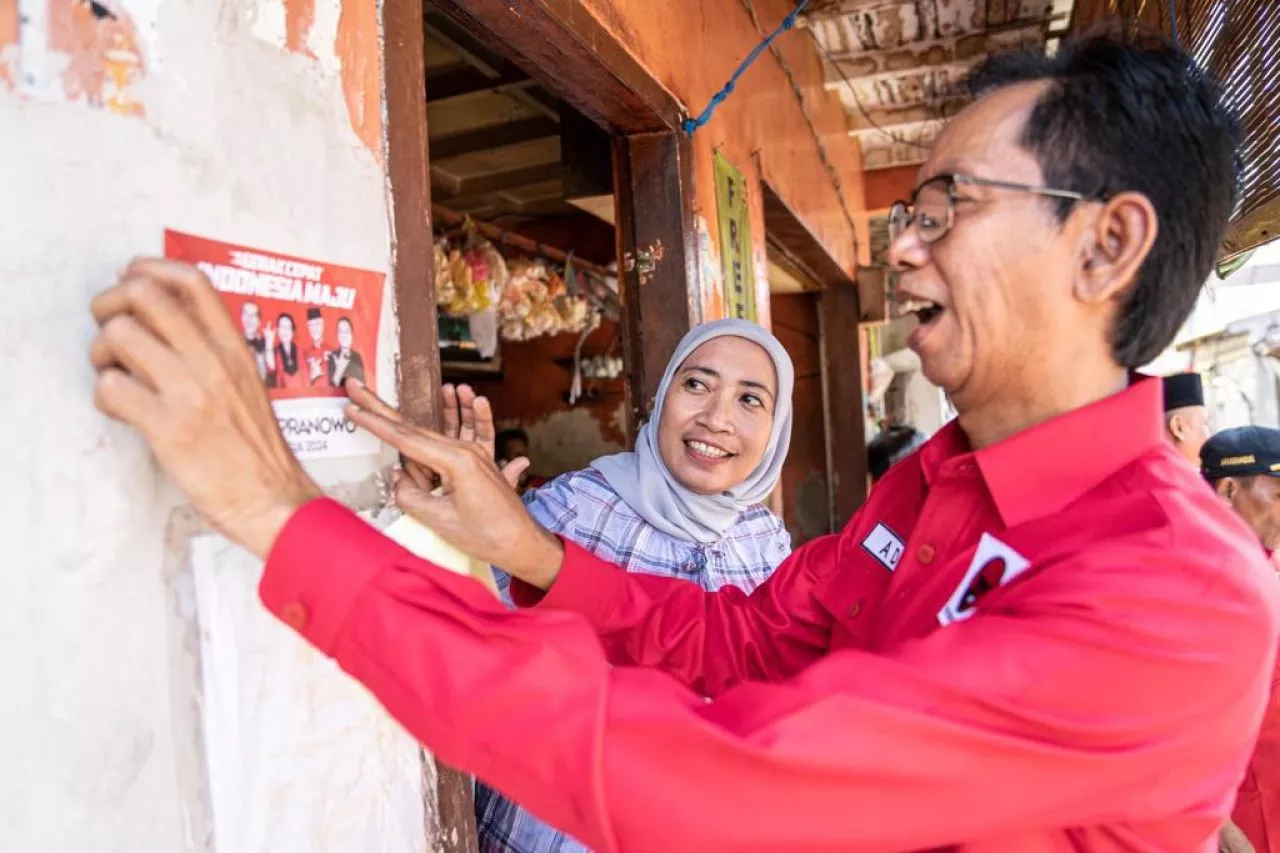 Ketua PDIP Surabaya Blusukan Sambangi Warga Perkuat Dukungan ke Ganjar Pranowo