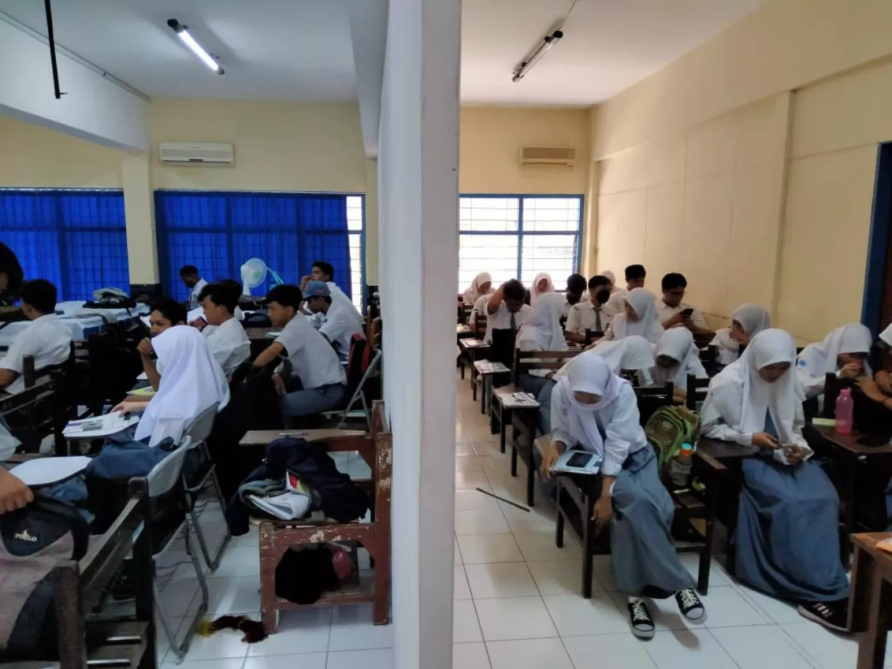 Korban Polemik Yayasan, Puluhan Siswa SMK Prapanca 2 Terpaksa Numpang di Kampus Stikosa AWS