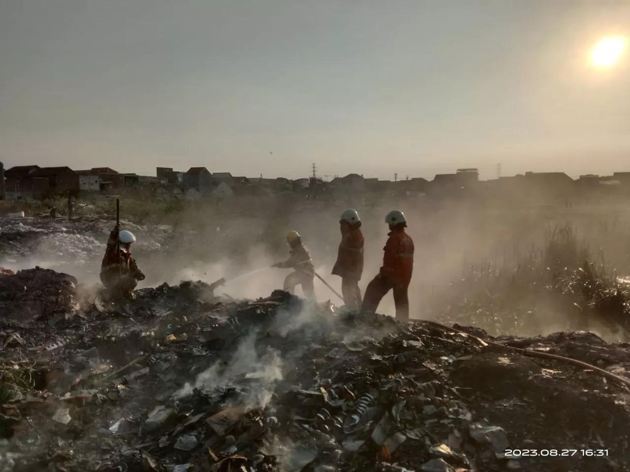 Marak Kebakaran Ilalang dan Sampah Pada Musim Kemarau di Surabaya