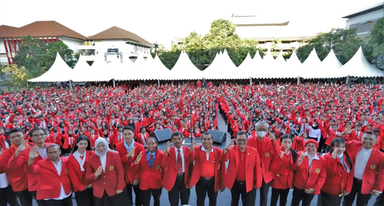 Empat Hari Ospek, Maba Untag Surabaya Pilah 32 Meter Kubik Sampah