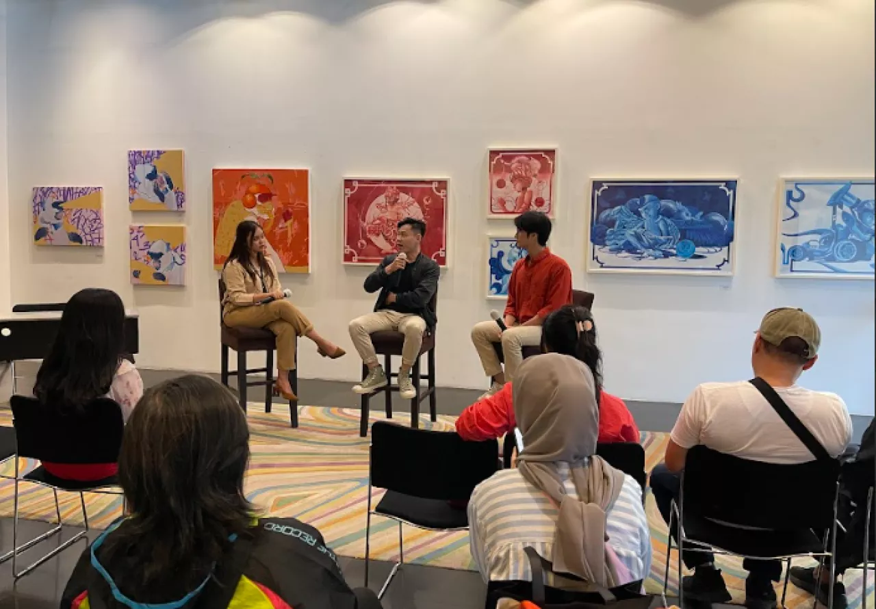Bertajuk BECOMING, Pameran Seni ARTOTEL TS Suites Surabaya Kolaborasi Bersama Dua Seniman Lukis Muda
