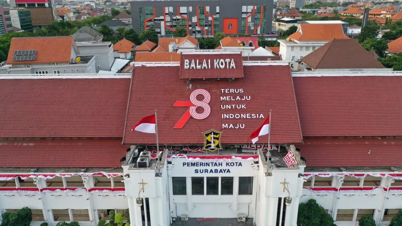 Ribuan Warga Mendaftar Ikut Upacara Hari Kemerdekaan di Balai Kota Surabaya
