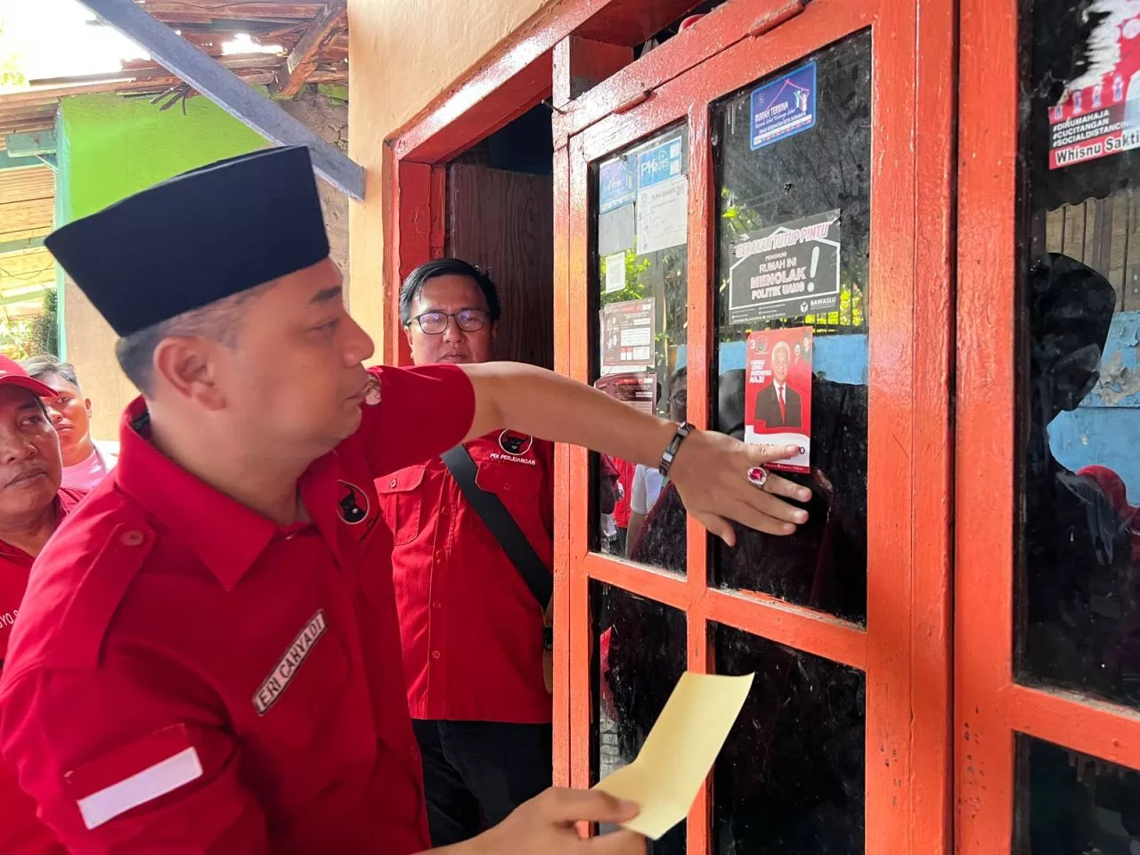 Eri Cahyadi Blusukan Kampung Sosialisasikan Ganjar Pranowo dan PDIP