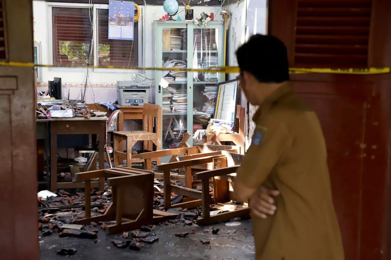 Dampak Kebakaran Sekolah Siswa SDN Dr Soetomo V Surabaya Belajar Daring