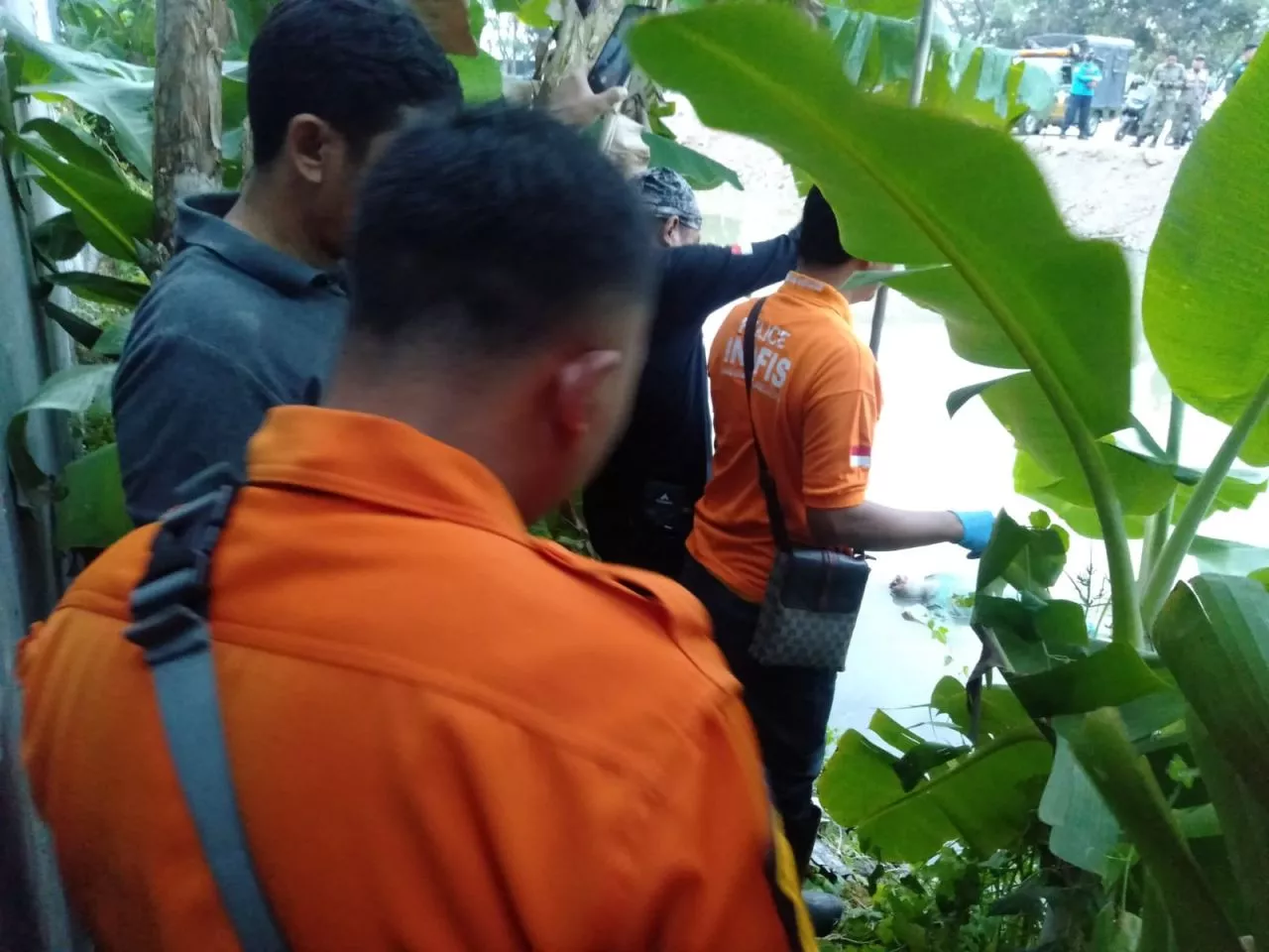 Wanita Paruh Baya Ditemukan Tewas Mengapung di Sungai Semolowaru, Ini Ciri-cirinya
