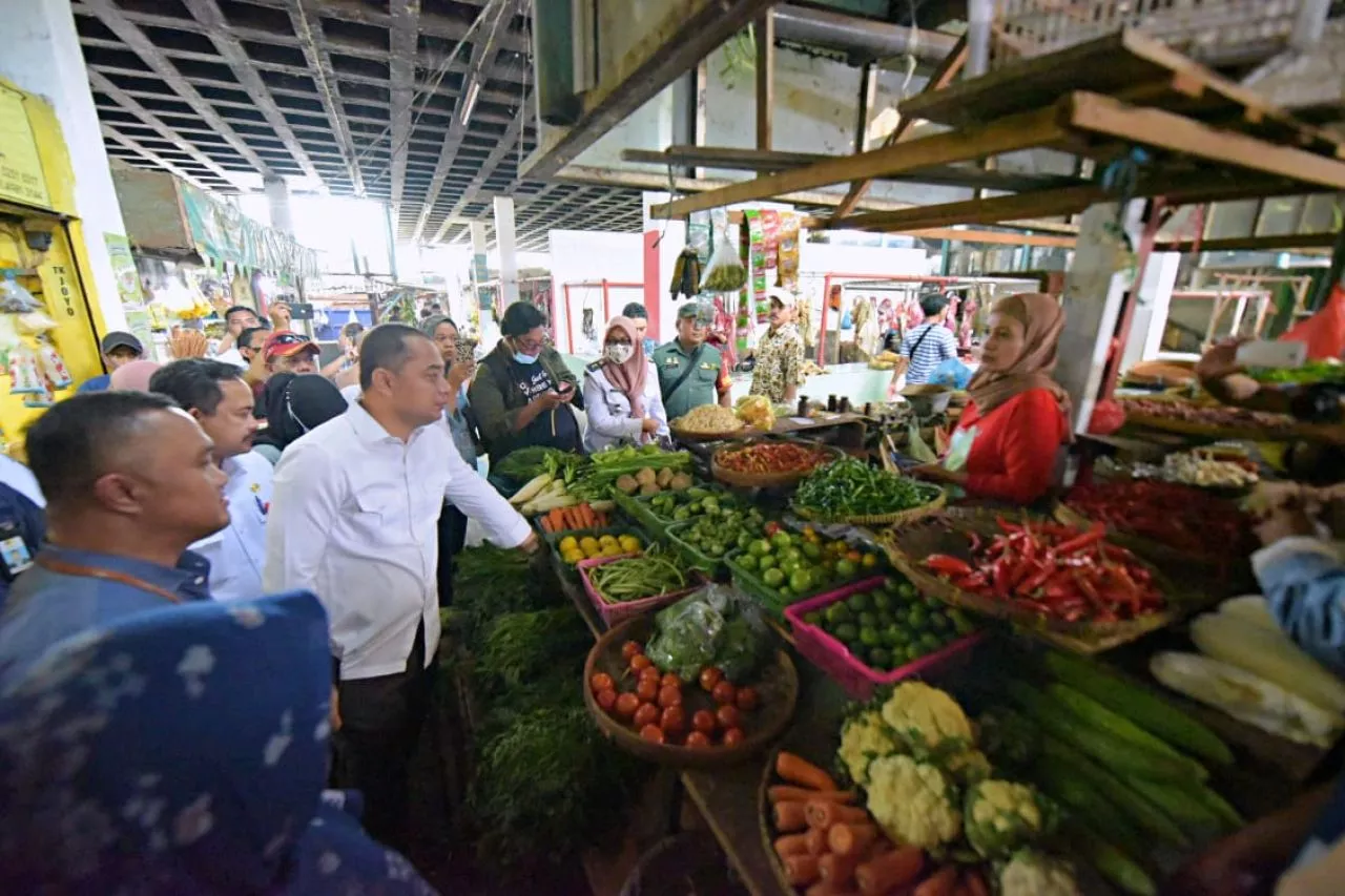 Begini Jurus Wali Kota Eri Kendalikan Inflasi di Surabaya