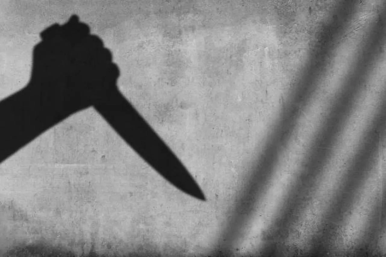 Terlilit Hutang, Istri di Surabaya Bacok Suami hingga Patah Tulang