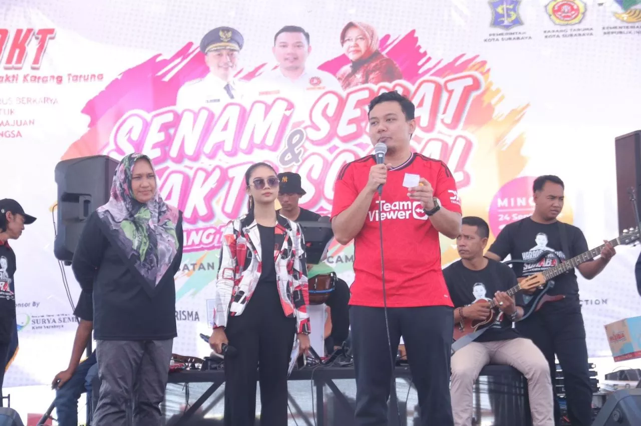 HUT ke 63 Karang Taruna Surabaya, Fuad Benardi Bagi Bansos ke Disabilitas