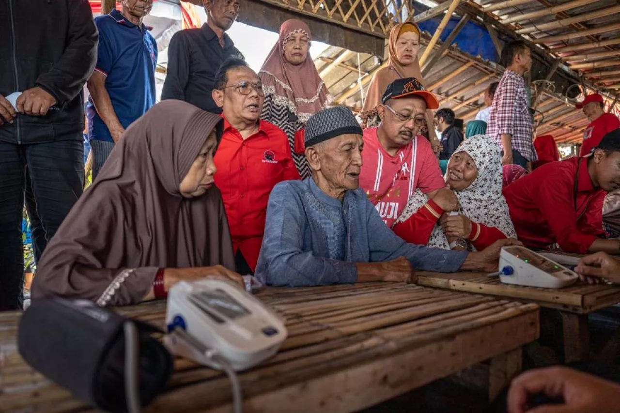 Ribuan Warga Surabaya Antusias Dapat Layanan Gratis RS Terapung Milik PDIP