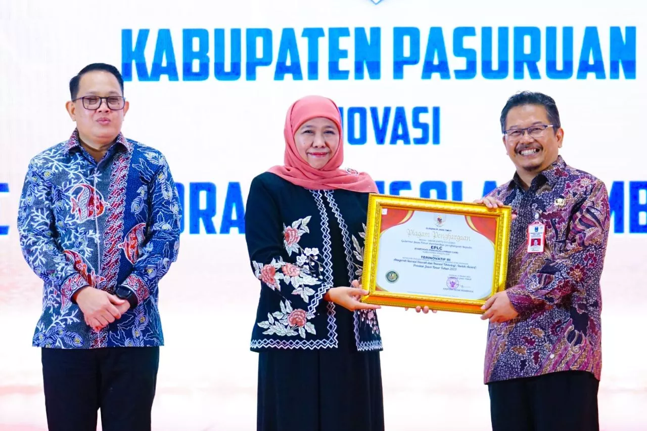 Tingkatkan Indeks Inovasi Daerah, Pemprov Beri Penghargaan Pemda dan Luncurkan Aplikasi Jatim Berdasi
