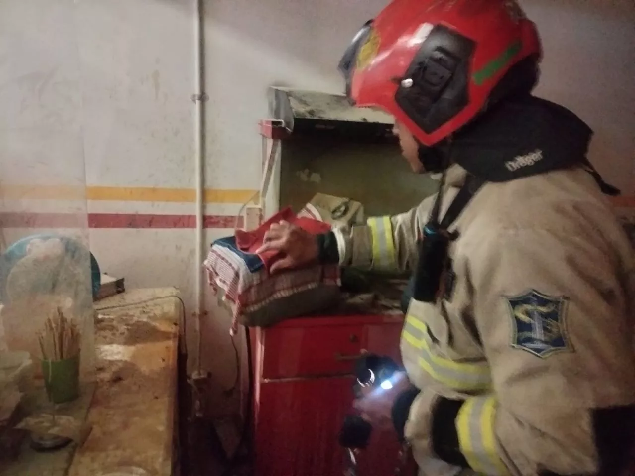 Food Court di Mal BG Junction Surabaya Terbakar