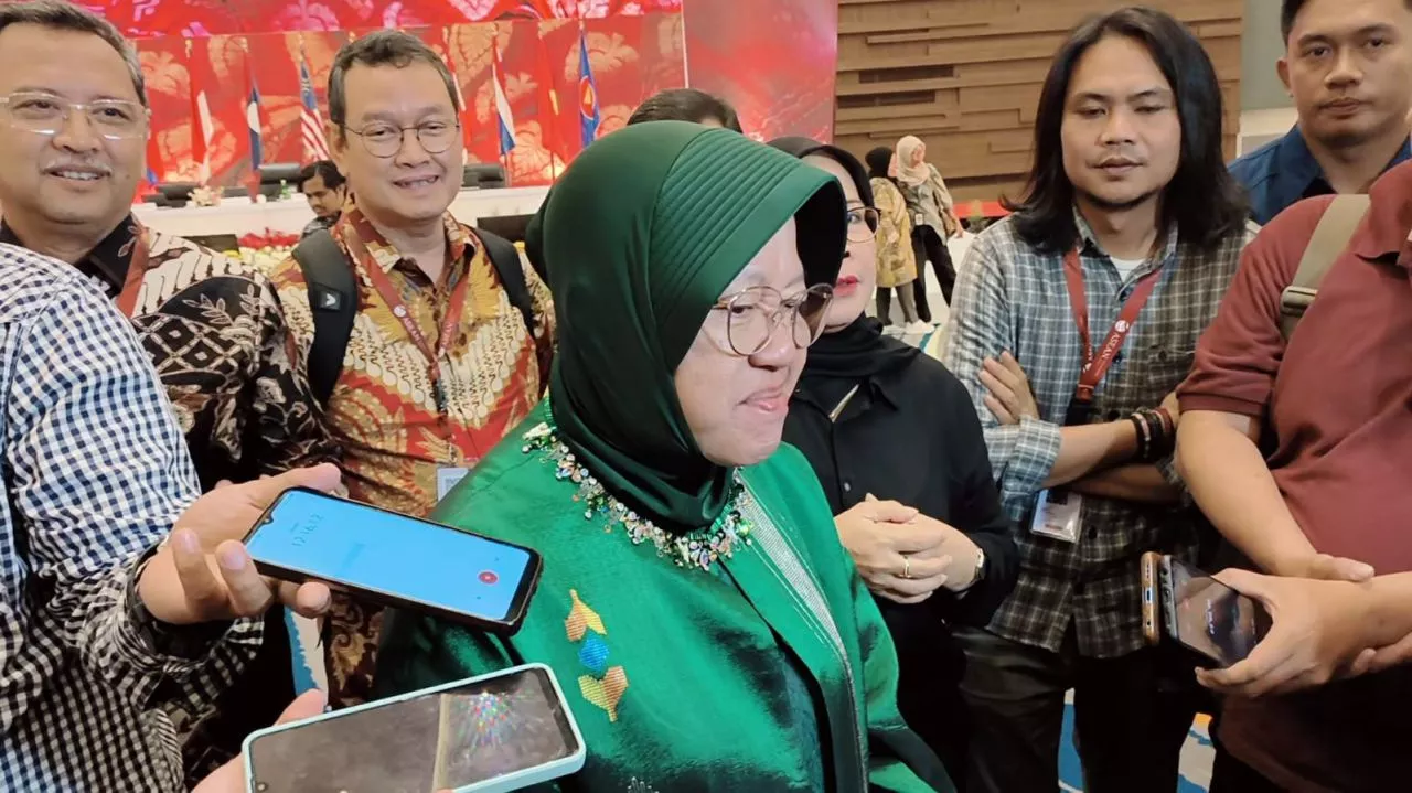 Lagi, Mensos Risma Dua Kali Menangis di Forum Tingkat Tinggi ASEAN, Ini Penyebabnya