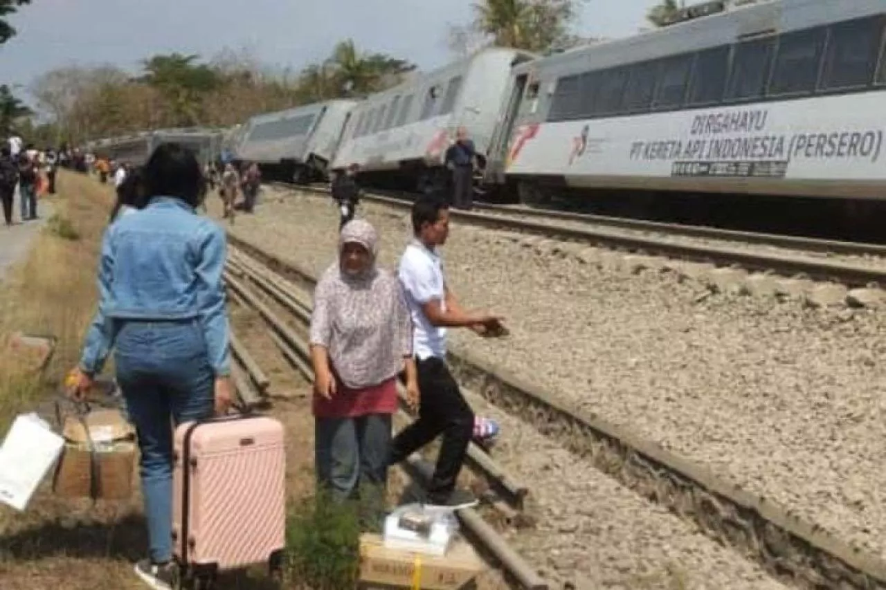 Kereta Api Argo Semeru dan KA Argo Wilis Anjlok, Jadwal Terganggu