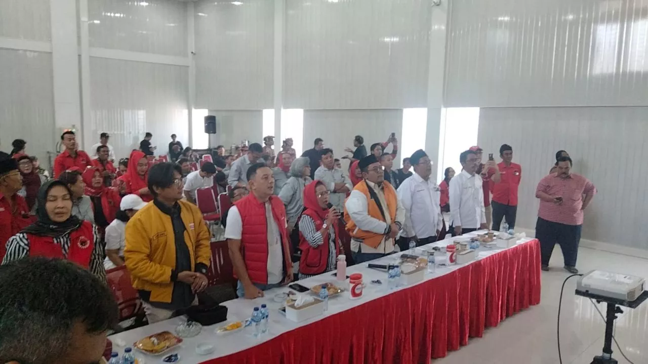 Sambut Bahagia Ganjar Pranowo-Mahfud MD, PDIP Jatim Gaungkan Sholawat