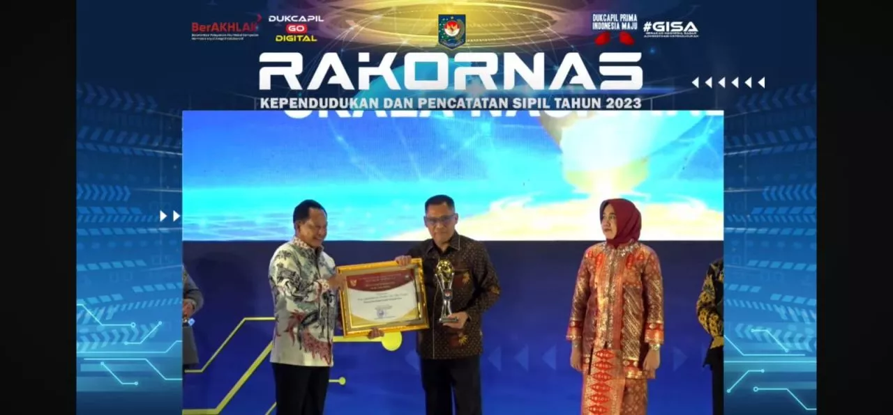 Surabaya Raih Penghargaan Dukcapil Prima Award 2023