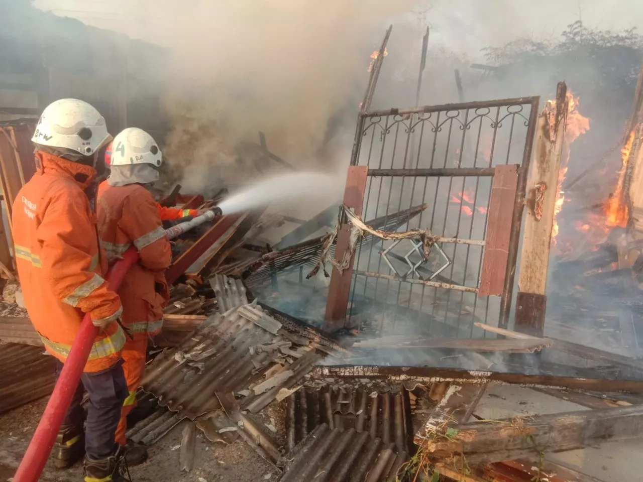 Kebakaran di Wiyung Surabaya, Lapak Sayur dan Mebel Hangus