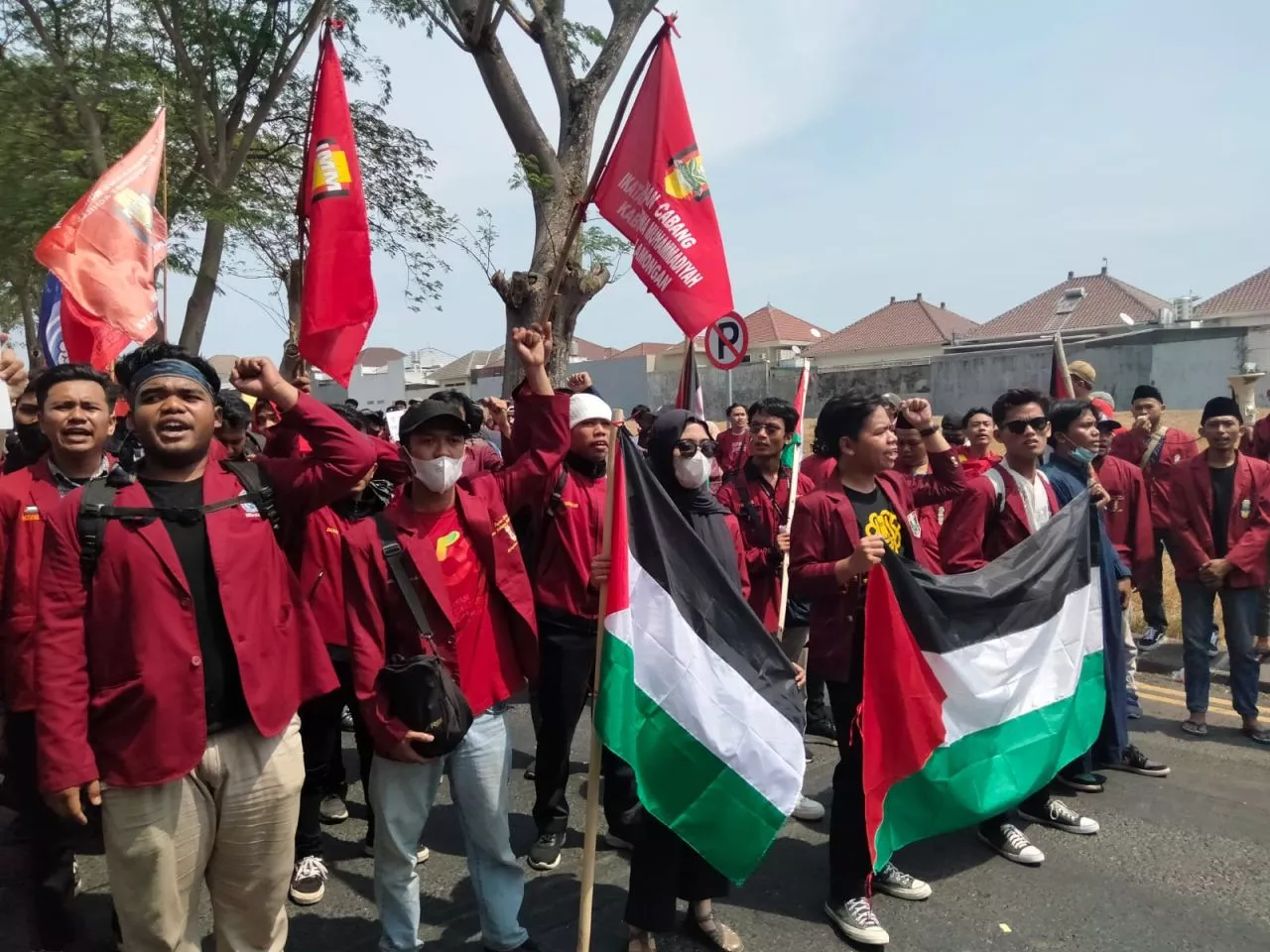 Ratusan Mahasiswa IMM Kutuk Kekejaman Israel, Konjen AS di Surabaya Bergaung Teriakan Free Palestine!