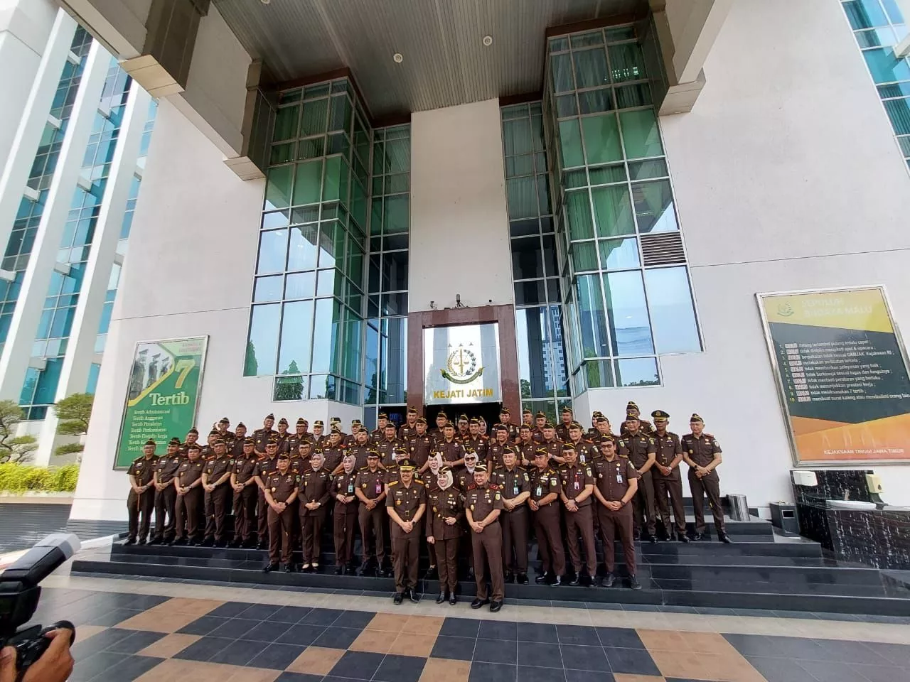 Kuatkan Kinerja, Kejaksaan Tinggi Jatim Lantik 12 Kajari Baru