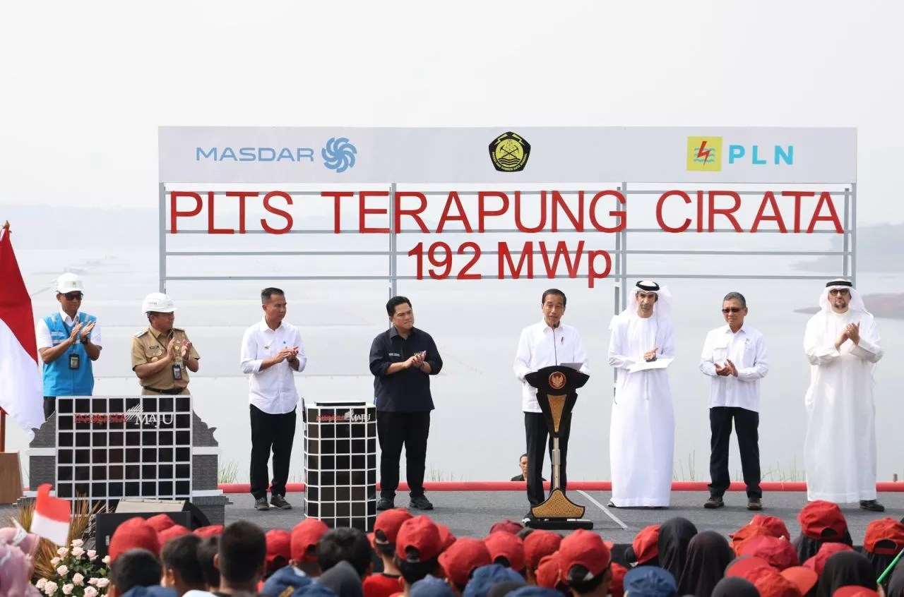 Presiden Jokowi Resmikan PLTS Terapung Cirata Terbesar di Asia Tenggara