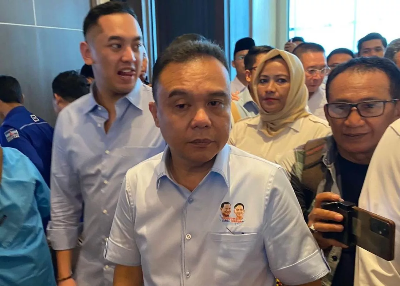 Polisi Diduga Turut Pasang Baliho Prabowo-Gibran, Begini Kata Ketua Tim Kampanye