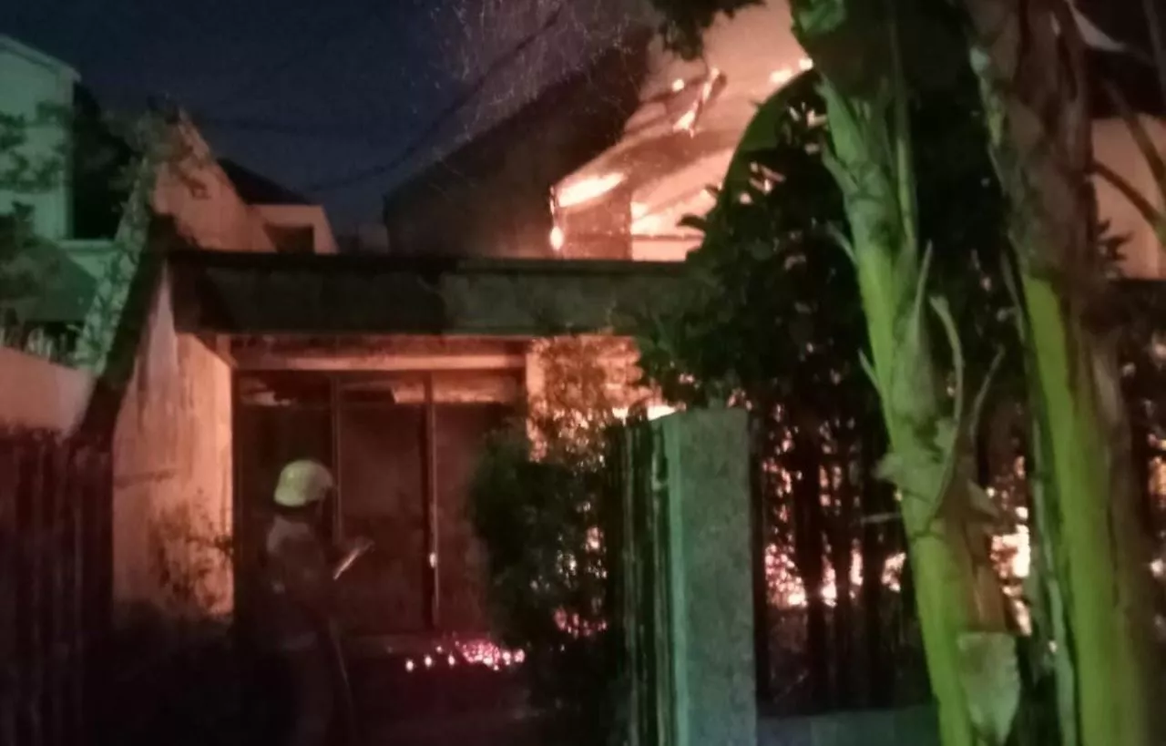 Dua Lansia Tewas dalam Kebakaran Rumah di Surabaya, Diduga Menderita Gangguan Mental