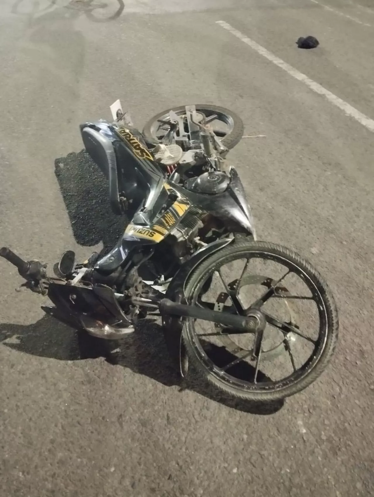 Ngebut, Pengendara Motor Tewas Tergelincir Rel Kereta Api di Surabaya