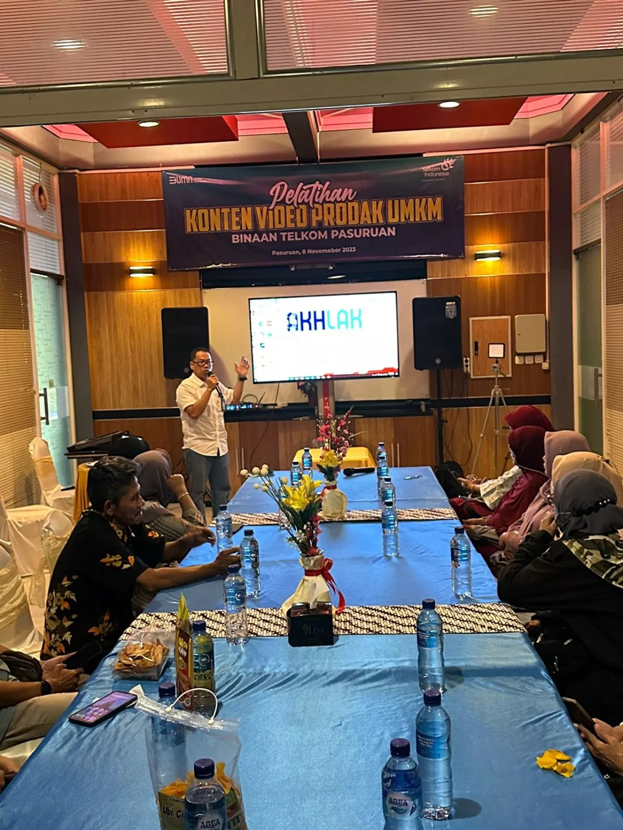 Tingkatkan Daya Saing Global, UMKM Binaan Telkom Pasuruan Ikuti Workshop Konten Video Komersial