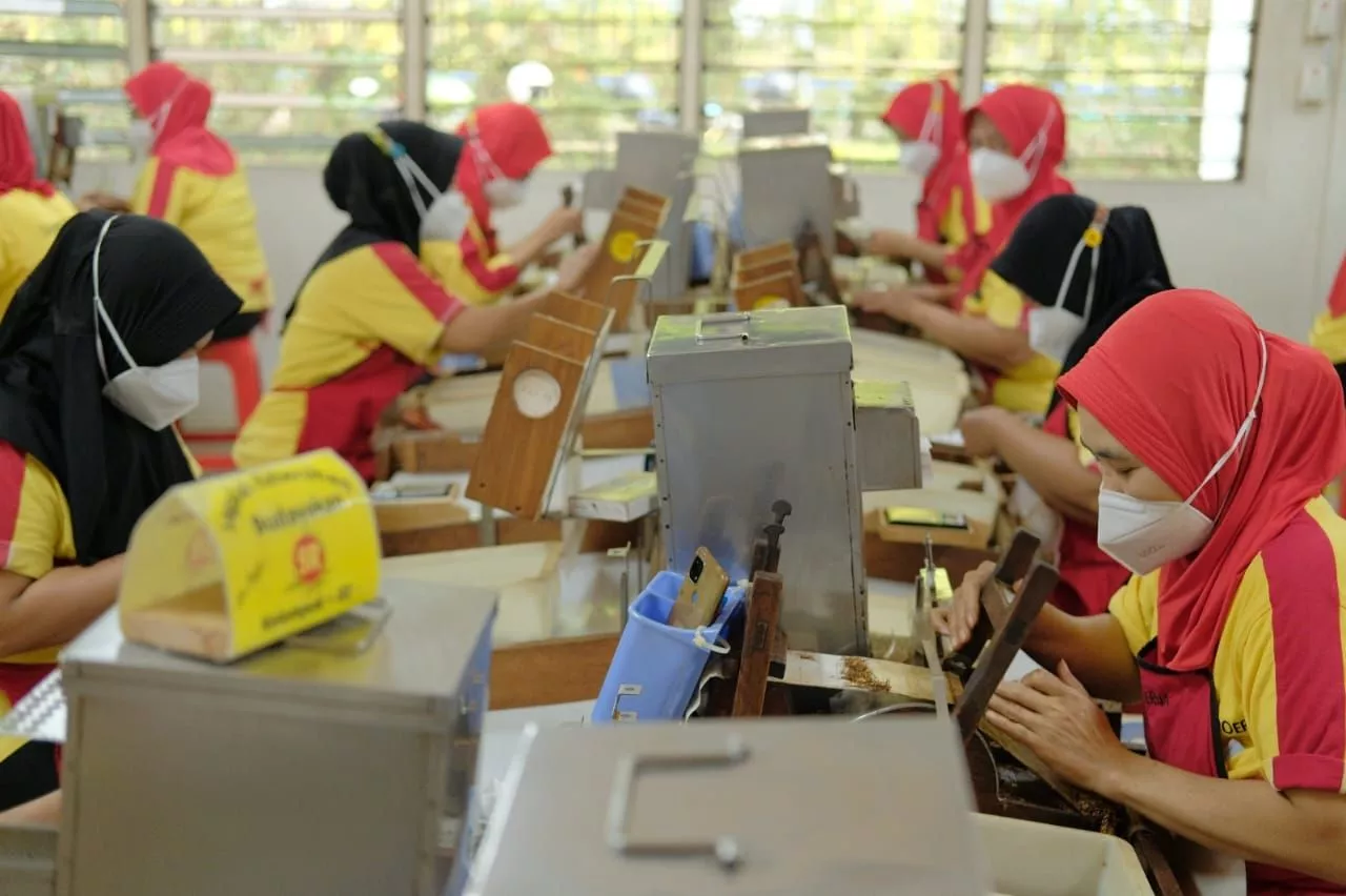 Tingkatkan Kualitas SKT, Sampoerna Serap Puluhan Ribu Tenaga Kerja