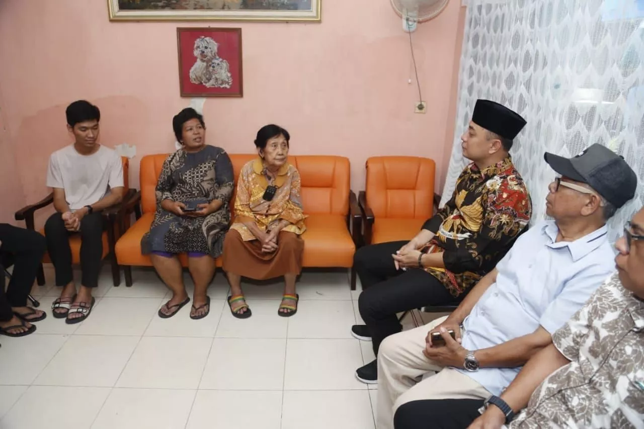 Wali Kota Eri Cahyadi Takziah Korban Kecelakaan Kereta Api di Lumajang