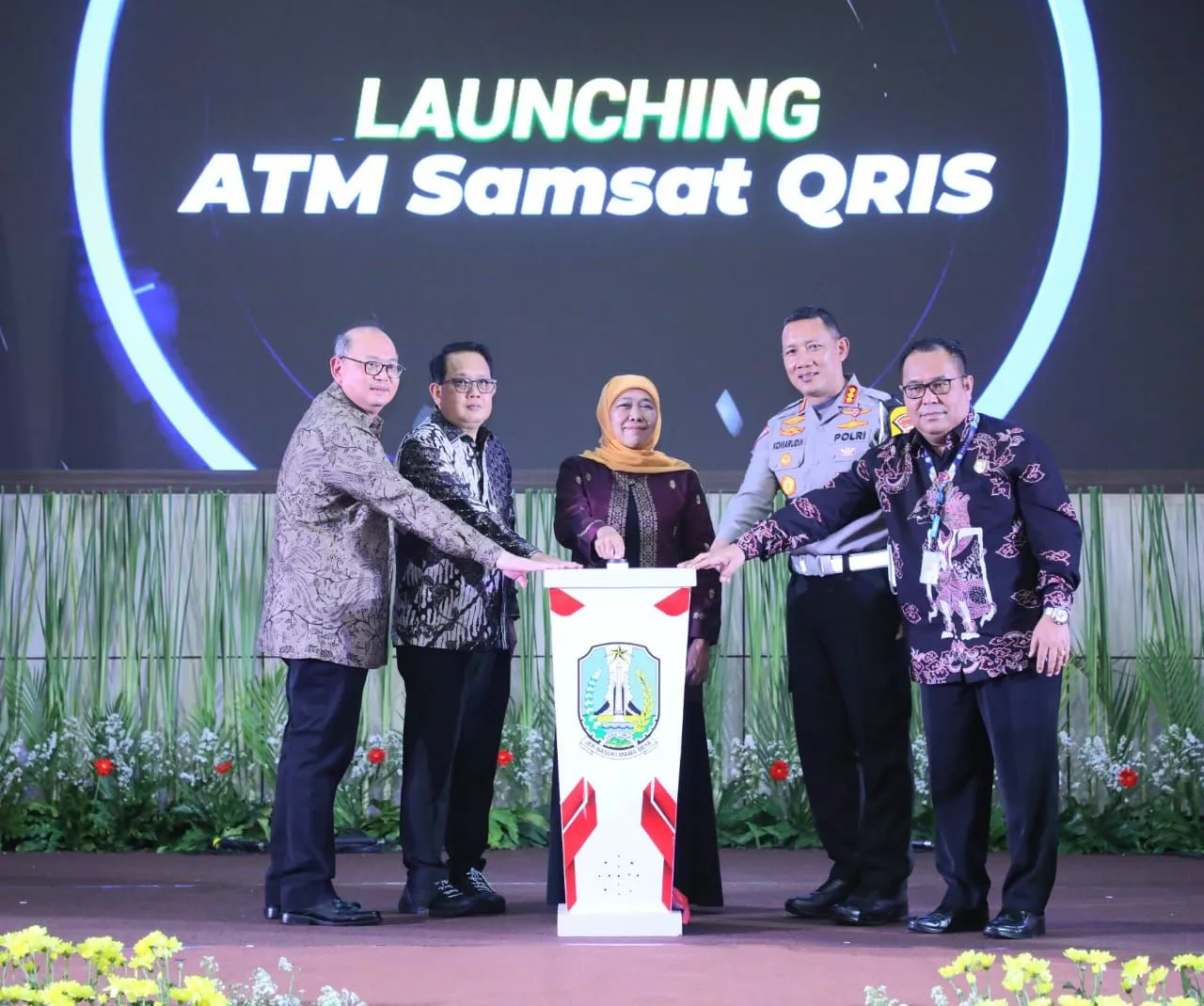 Gubernur Khofifah Launching ATM Samsat QRIS Pada HUT ke-61 Bapenda Jatim