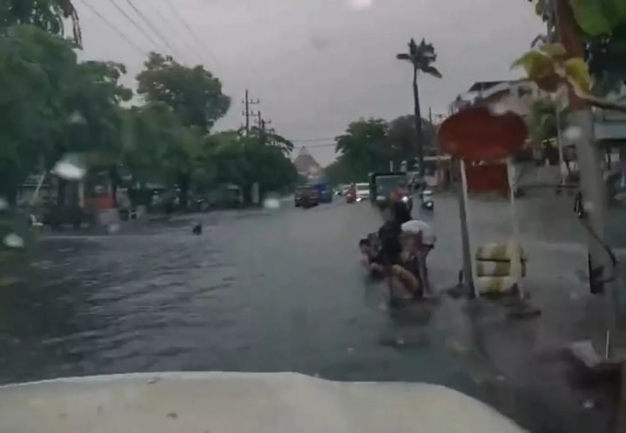 Masih Banyak Genangan di Surabaya, Ini Penjelasan Pemkot
