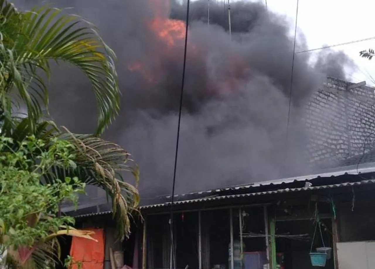 Rumah di Manukan Kulon Surabaya Terbakar, 12 Unit Damkar Dikerahkan