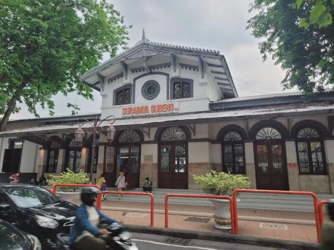 Tercatat 6 Ribu Lebih Penumpang Padati Stasiun Gubeng Pada Hari Kedua Natal
