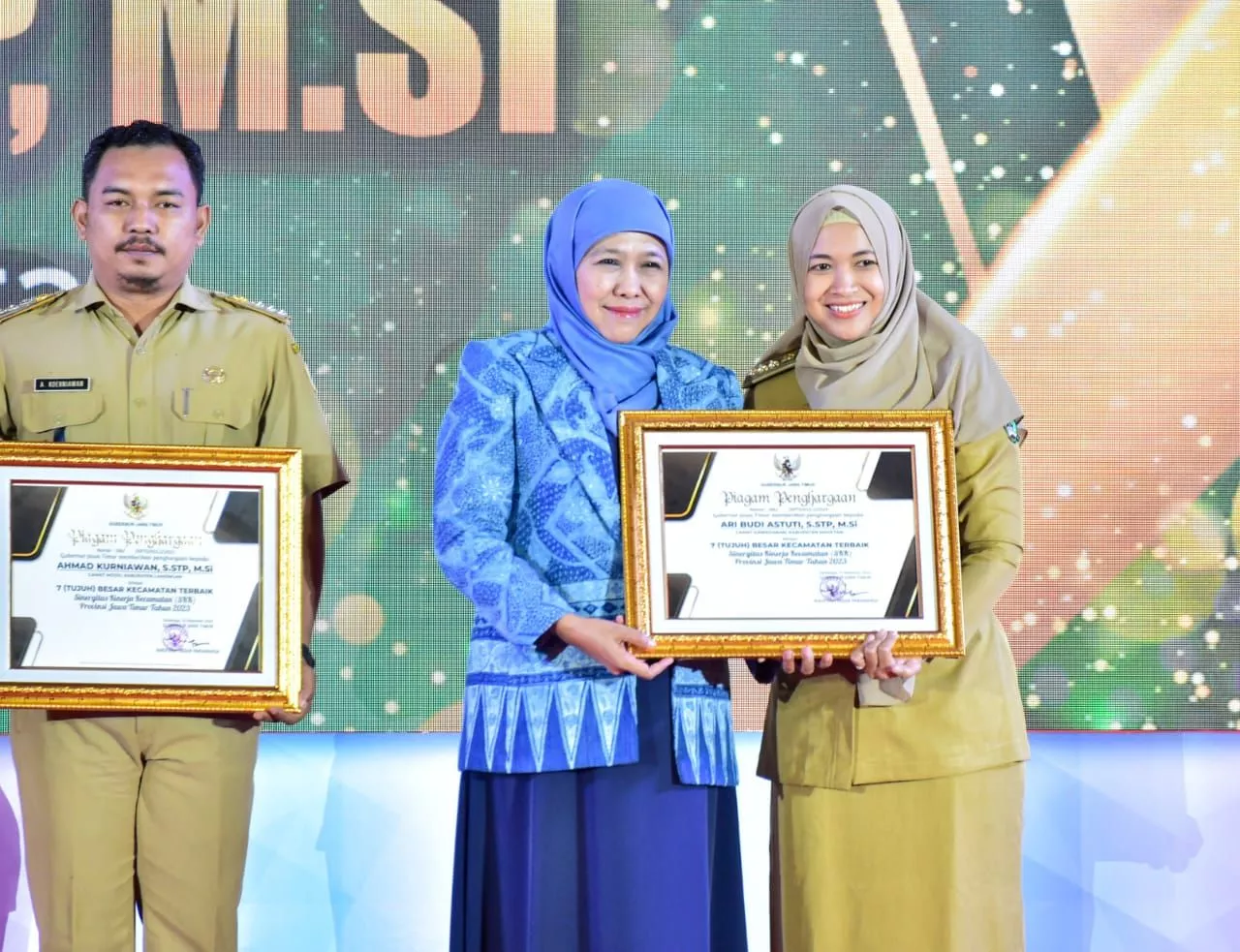 Wujud Apresiasi Inovasi Pelayanan Tingkat Kecamatan, Pemprov Jatim Beri Penghargaan 7 Camat