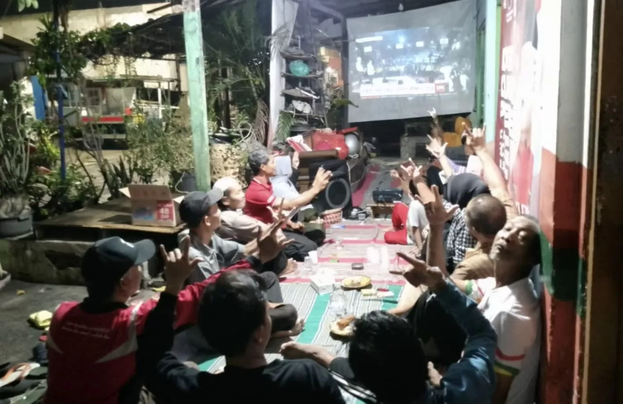 Aksi Sat-Set Ganjar Pranowo di Debat Capres Dipuji Warga Surabaya