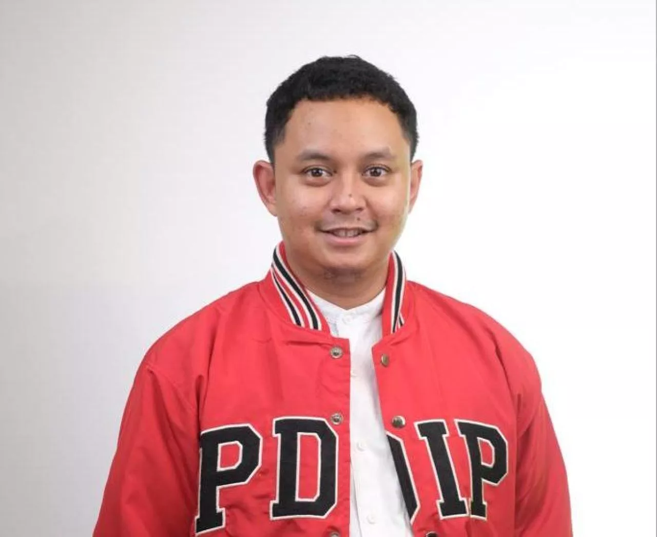 Mengenal Sosok Fayakundia Putra, Anak Mantan Wakil Ketua DPRD Kota Surabaya, yang Juga Seorang Penulis Buku