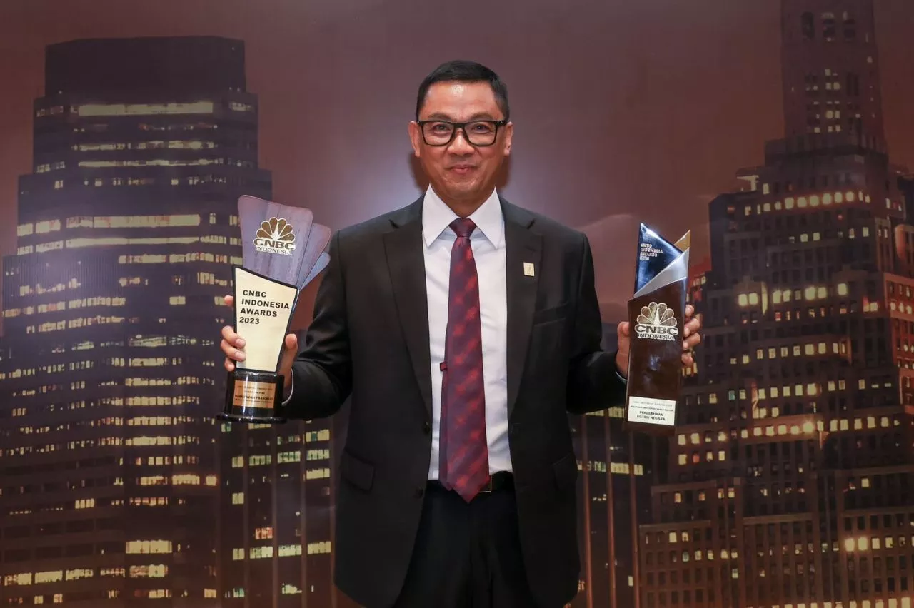 Dirut PLN Darmawan Prasodjo Kembali Dinobatkan sebagai CEO Of The Year