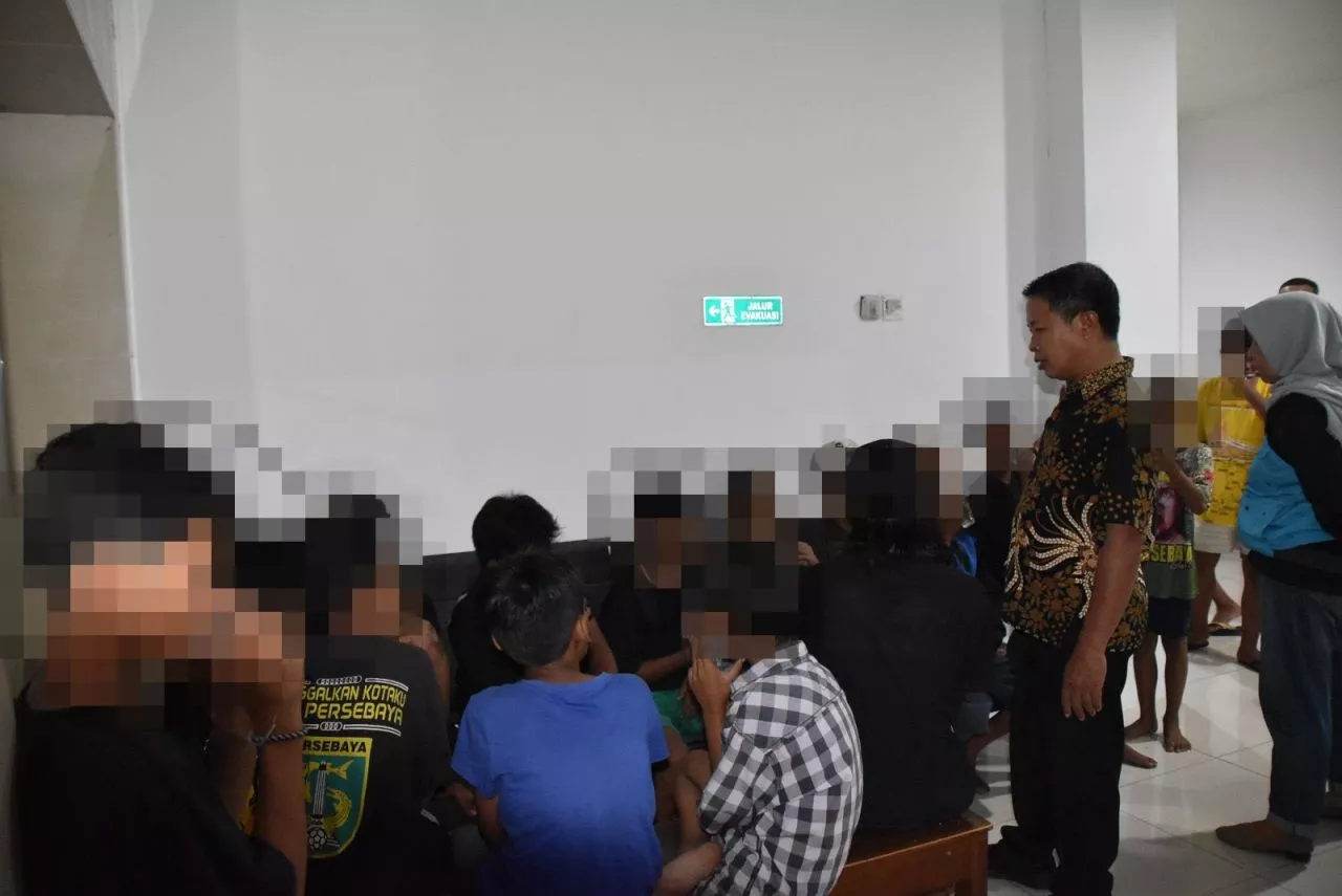 Nggandol Truk, Puluhan Anak Dibawah Umur Diamankan Satpol PP Surabaya