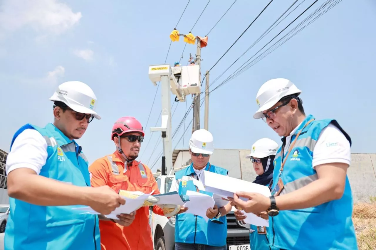 Jelang Nataru, PLN Pastikan Pasokan Listrik Jawa Timur Aman
