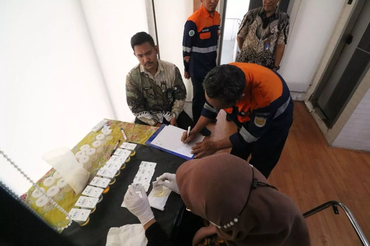 Pastikan Perjalanan Nataru Aman, Awak Kereta Api Daop 8 Jalani Tes Narkoba