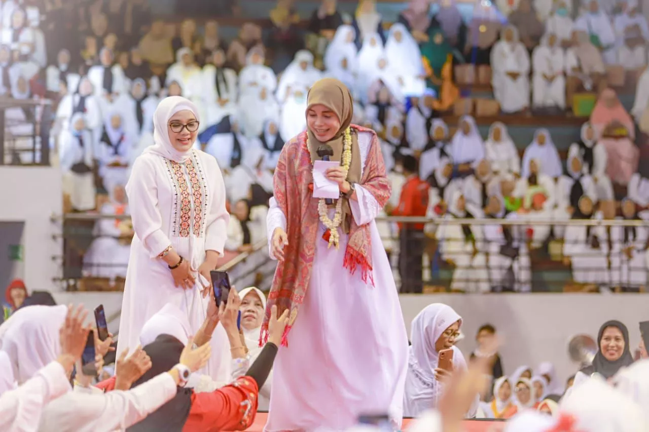 Siti Atikoh Bagi Visi Misi Ganjar-Mahfud Soal Pesantren