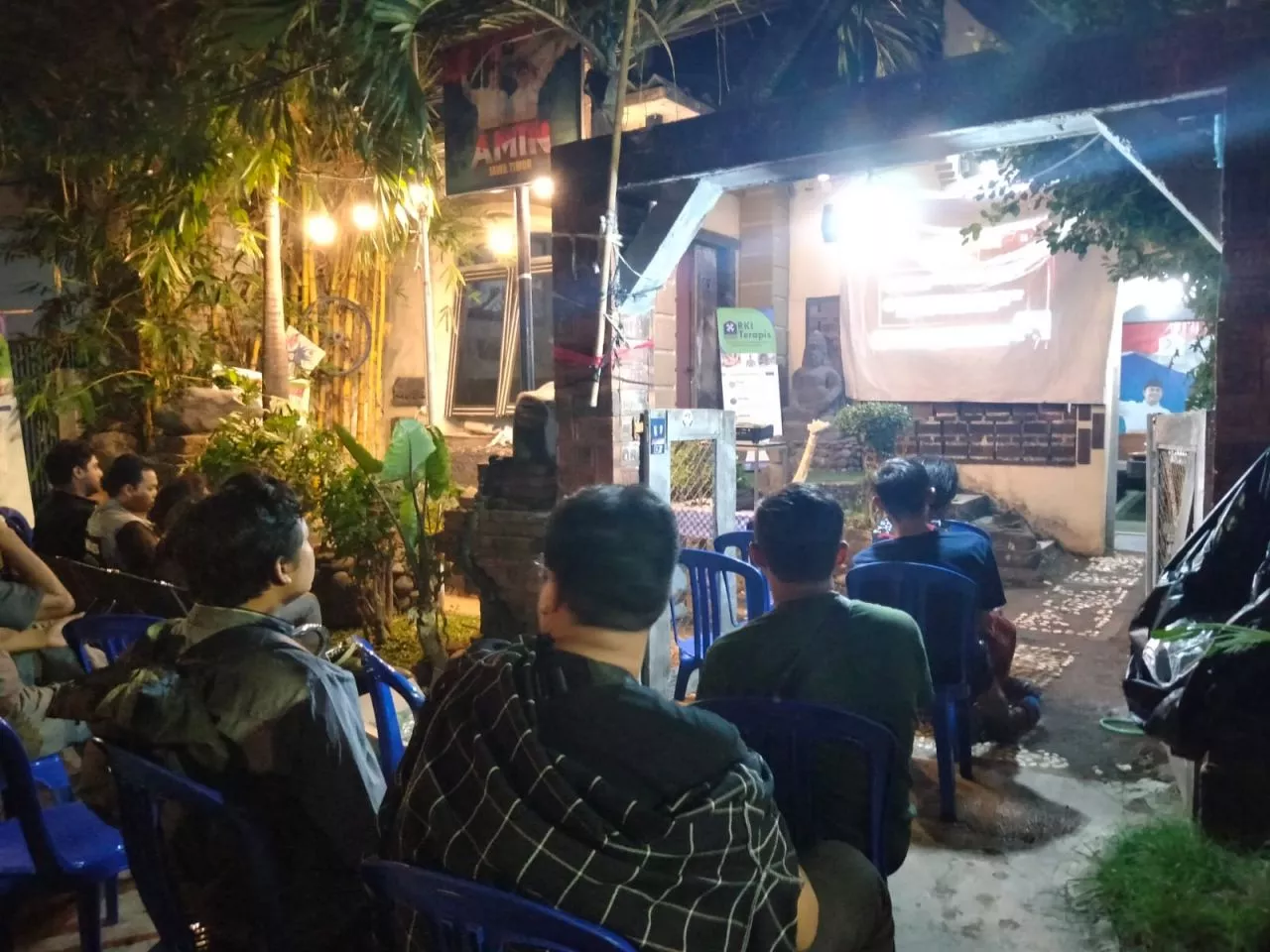 Nobar Debat Cawapres, Relawan AMIN Surabaya Sebut Jokes Santri Cak Imin Luar Biasa