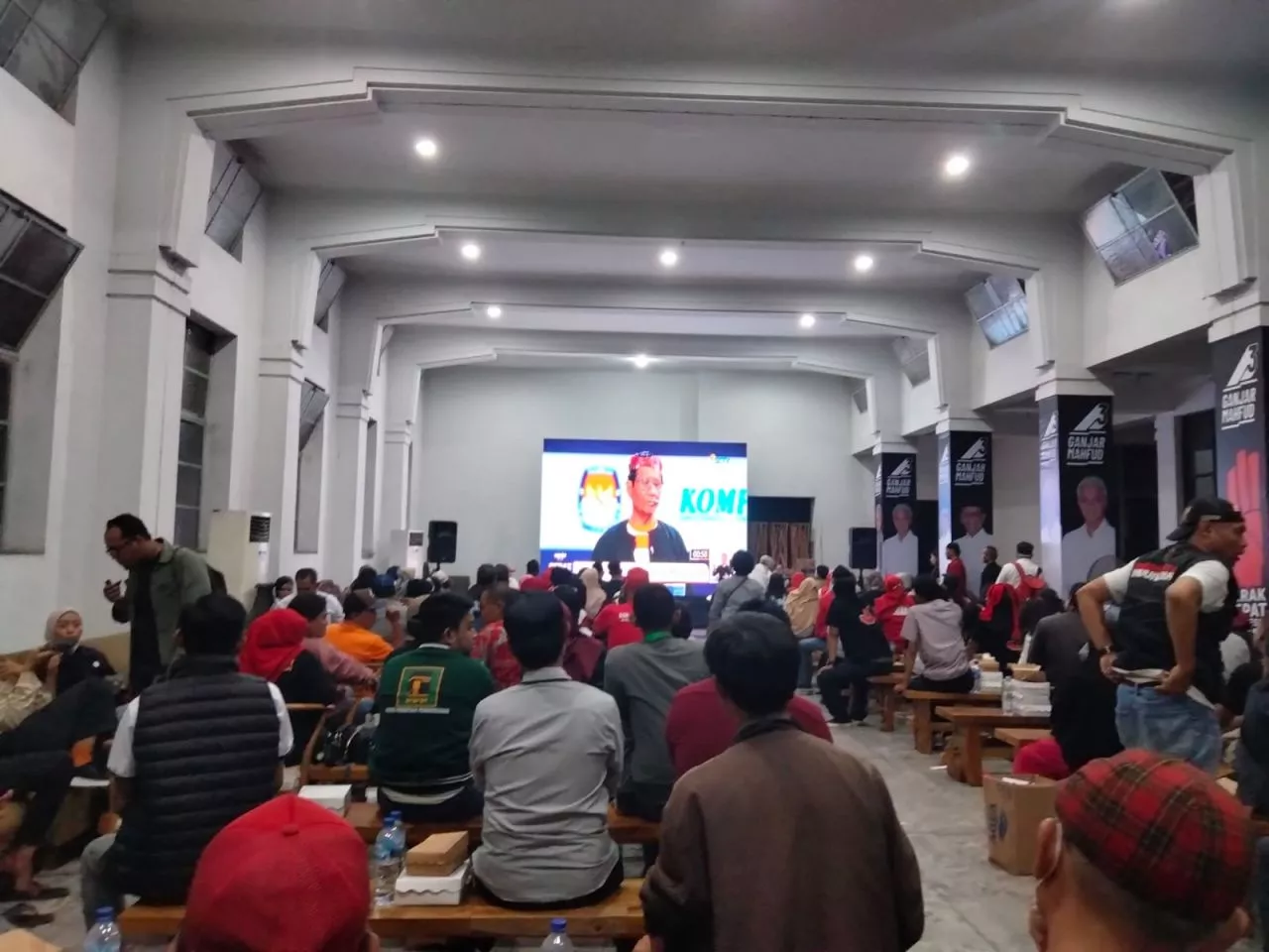 Mahfud MD Kenakan Adat Madura saat Debat, Tim Pemenangan Jatim: Cawapres Harus Punya Identitas Jelas