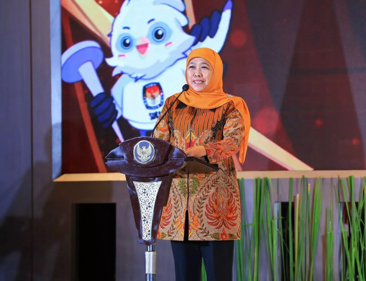 Buka Rapim dan Konsolidasi KPU, Gubernur Khofifah Pesankan Pemilu Damai Tanpa Kecurangan