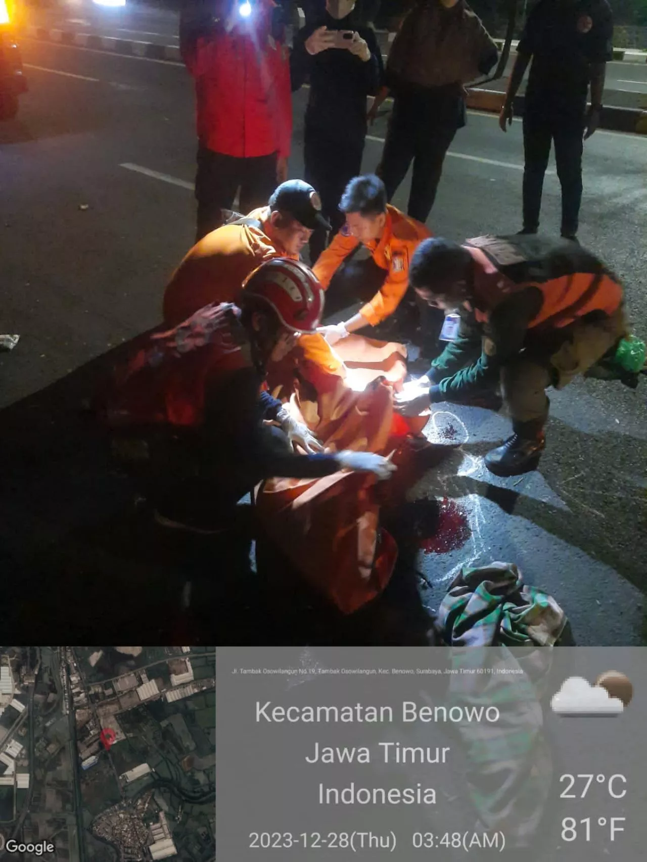 Biker CB Asal Madiun Tewas Tabrak Pohon di Surabaya