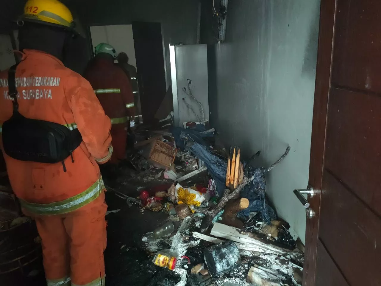 Pohon Natal di Sekolah Santa Clara Surabaya Terbakar, 6 Unit Damkar Dikerahkan