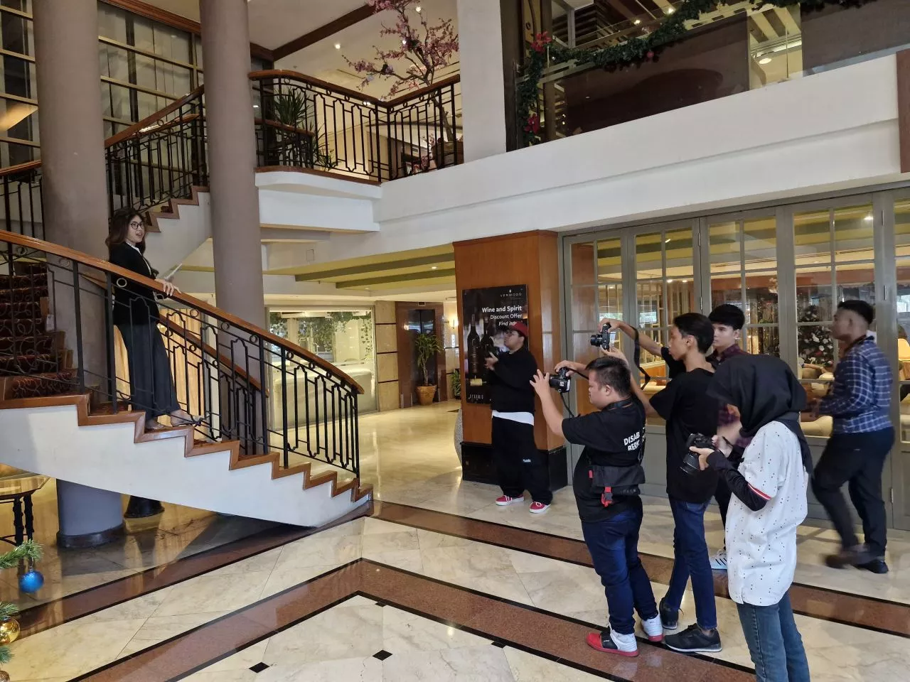Verwood Hotel & Serviced Residence Ajak Disabilitas Berkarya Lewat Foto